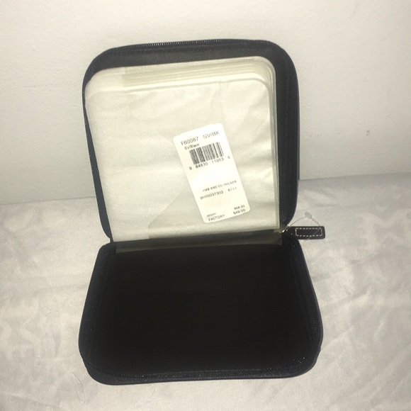 CD case - Picture 2 of 2